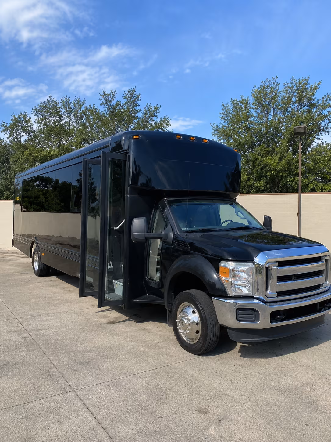 baldwin park 20 passenger party bus